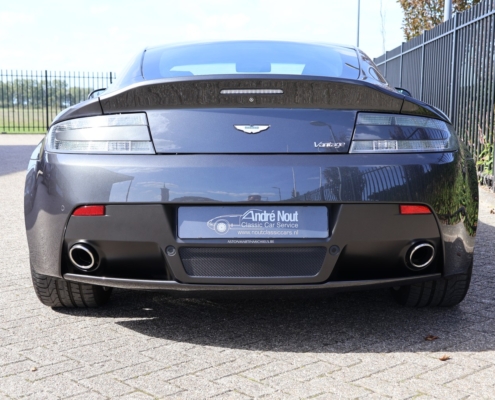 010aston Martin V8 Vantage (3)