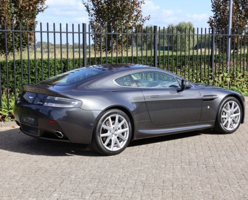 011aston Martin V8 Vantage (19)