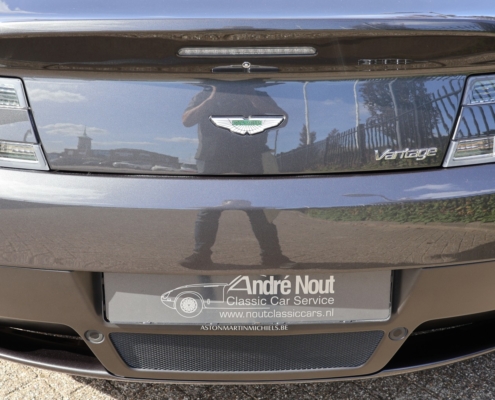 032aston Martin V8 Vantage (8)