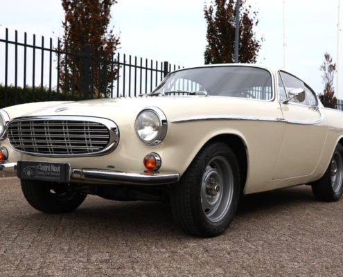 003img016volvo P1800