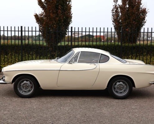 005img005volvo P1800