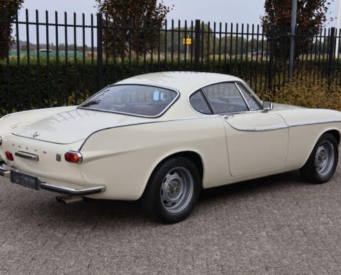 011img046volvo P1800
