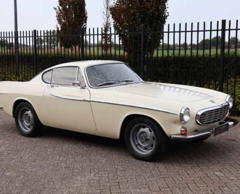 015img045volvo P1800