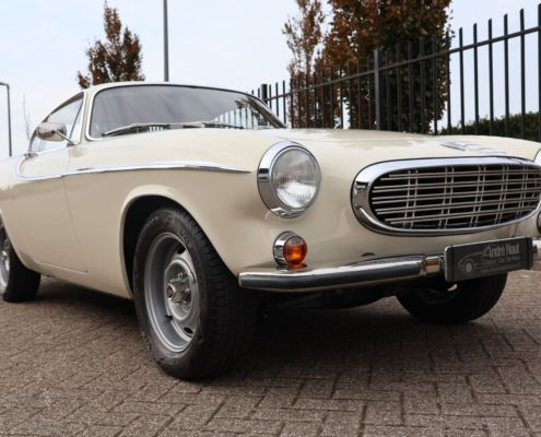 016img064volvo P1800