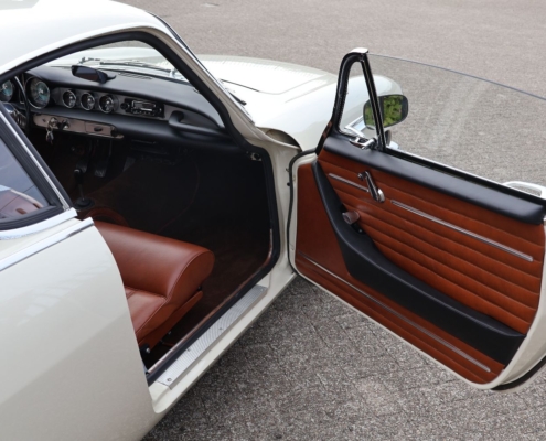 044img040volvo P1800