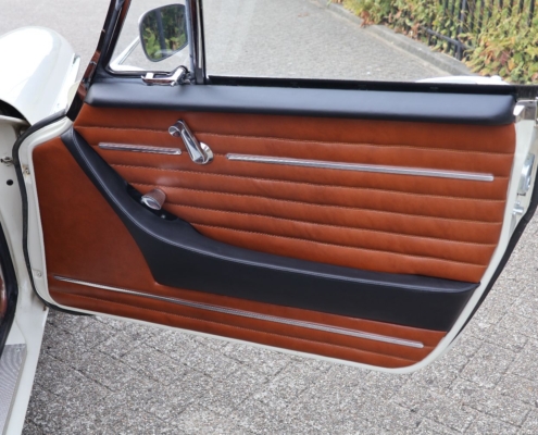 045img041volvo P1800