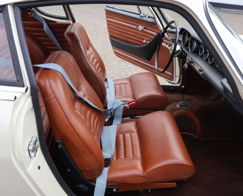 046img042volvo P1800