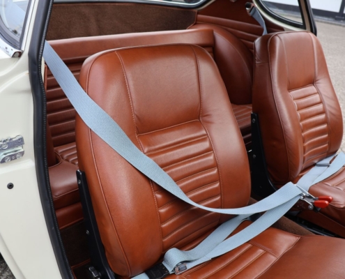 047img043volvo P1800