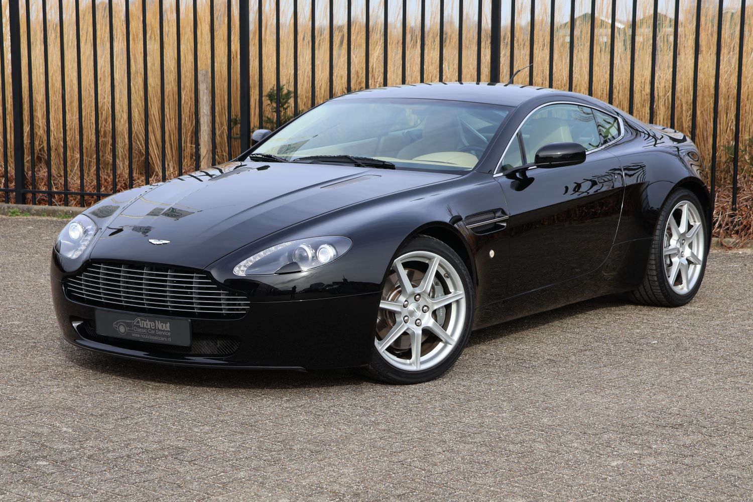 01 Img003aston Martin Vantage